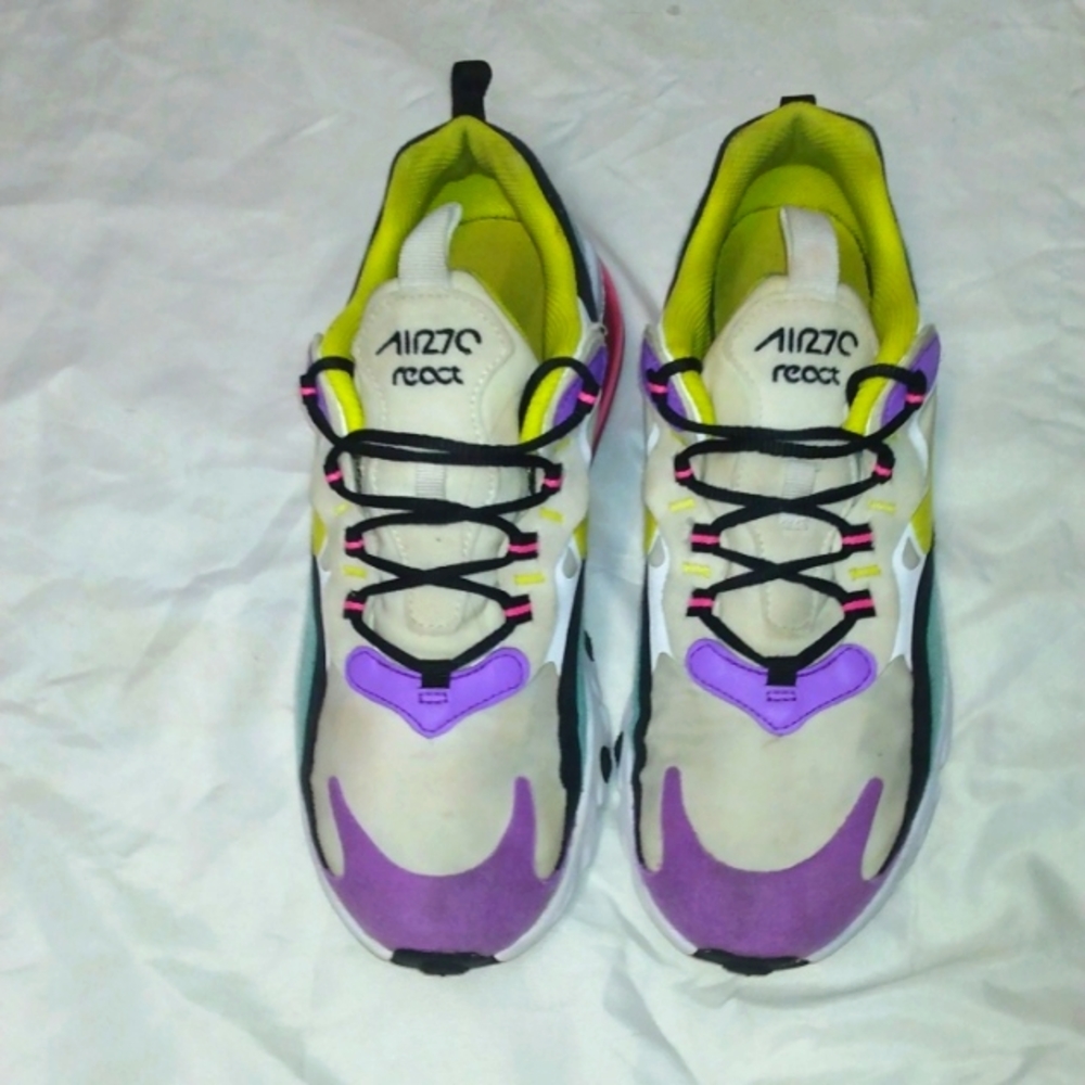 EUC Nike Air Max 270 react